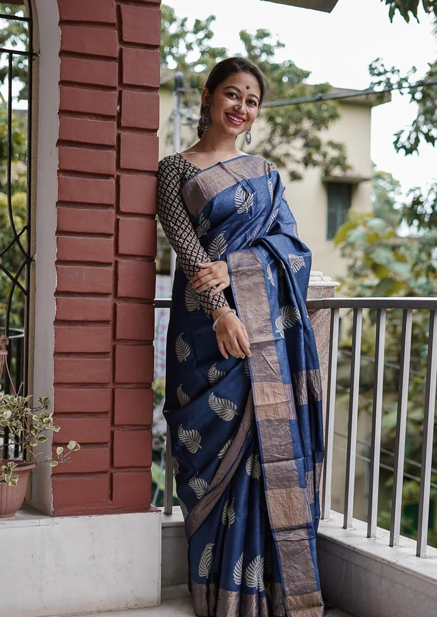 Tussar Munga Silk Saree with Golden Zari Border – Rich Pallu