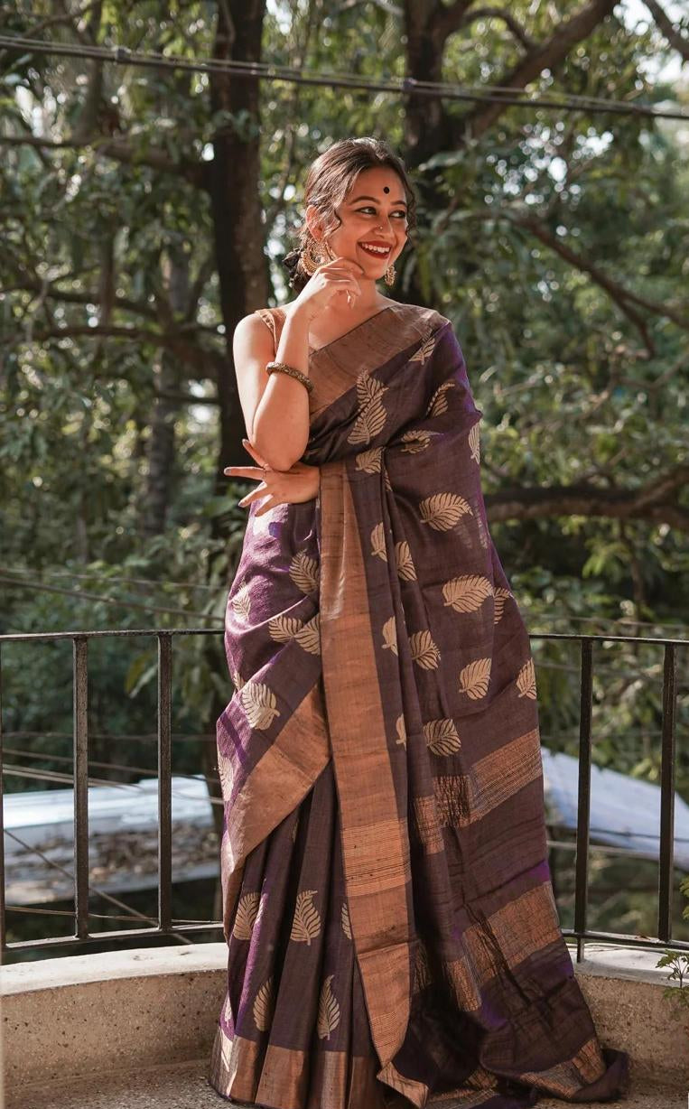 Tussar Munga Silk Saree with Golden Zari Border – Rich Pallu