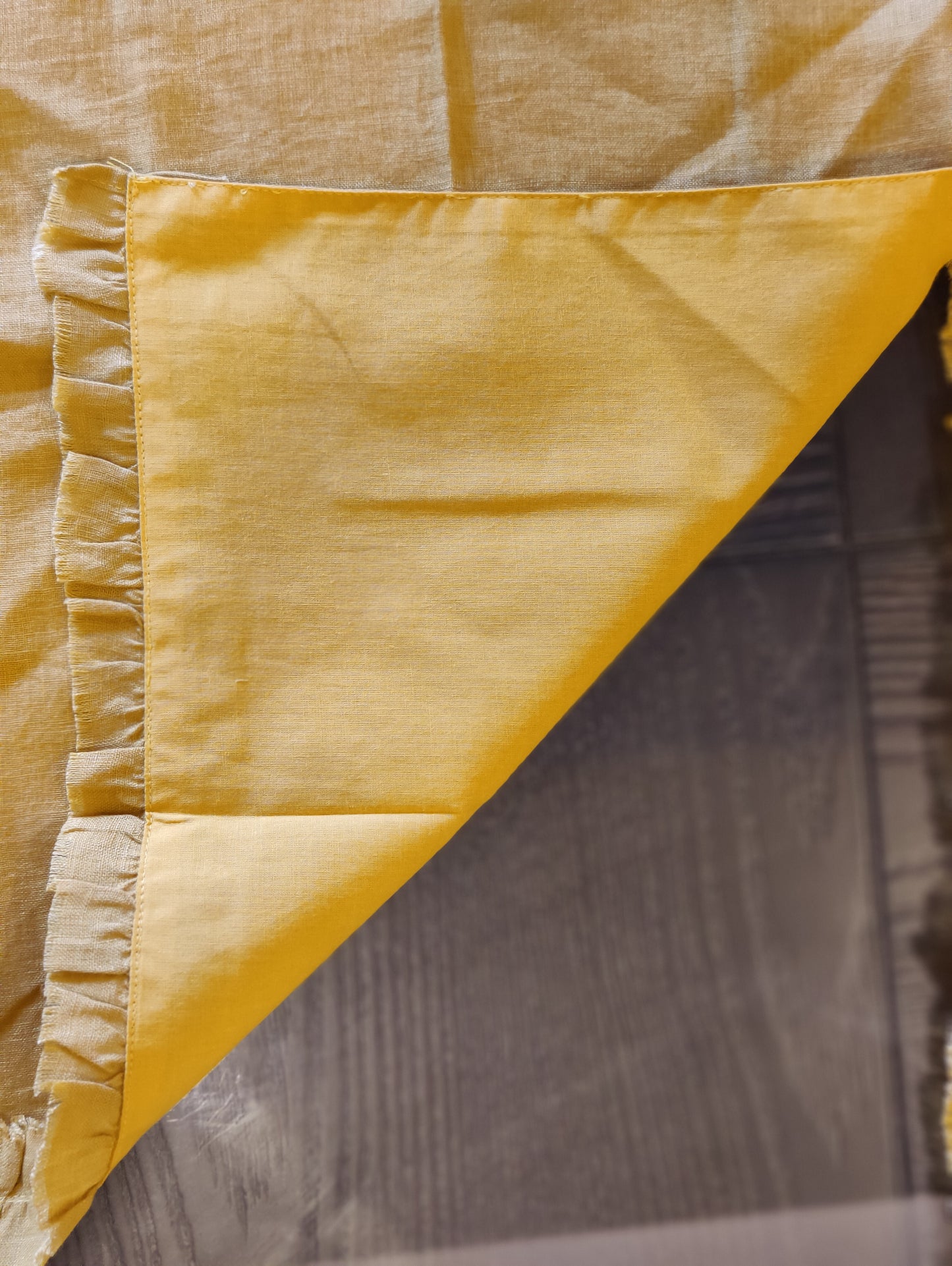 Table Linen Set / Table Runner (1) / Napkins (4) / TableMat (4) / Mustard Yellow Ruffled Pattern / Dining Linen Set