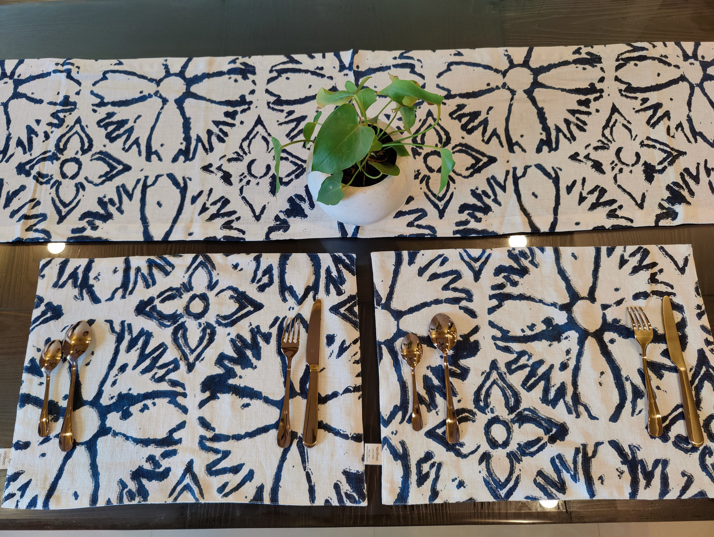 Table Linen Set / Linen Table Runner (1) / Linen TableMat (4) / Printed Blue and White / Dining Linen Set