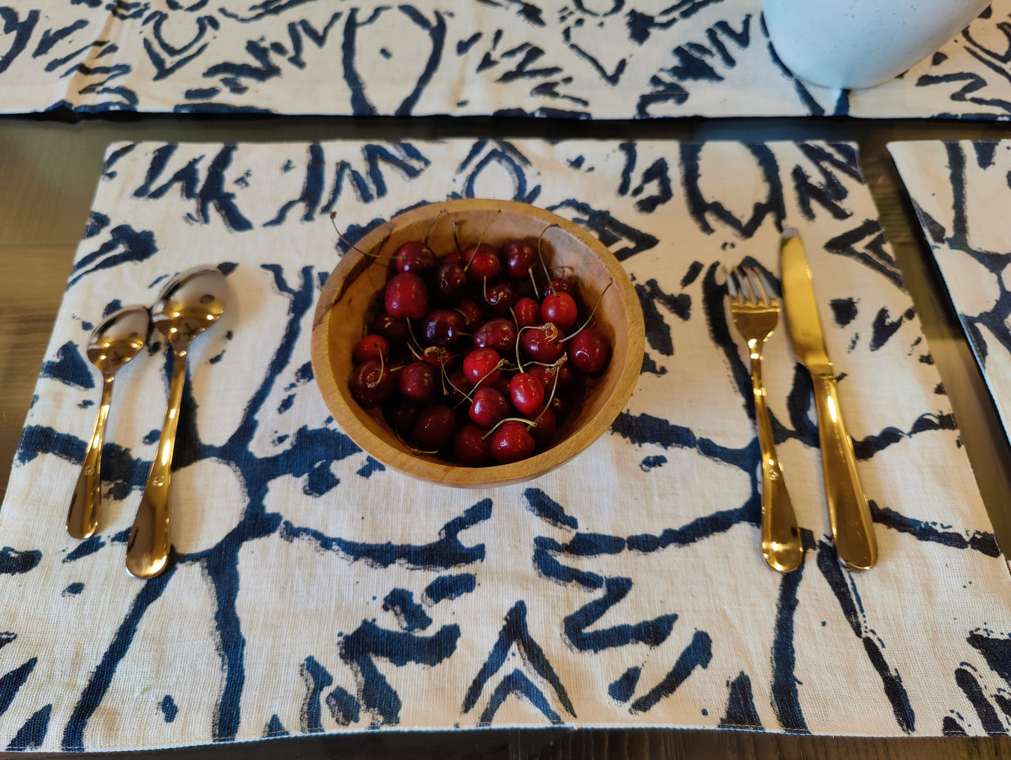 Table Linen Set / Linen Table Runner (1) / Linen TableMat (4) / Printed Blue and White / Dining Linen Set