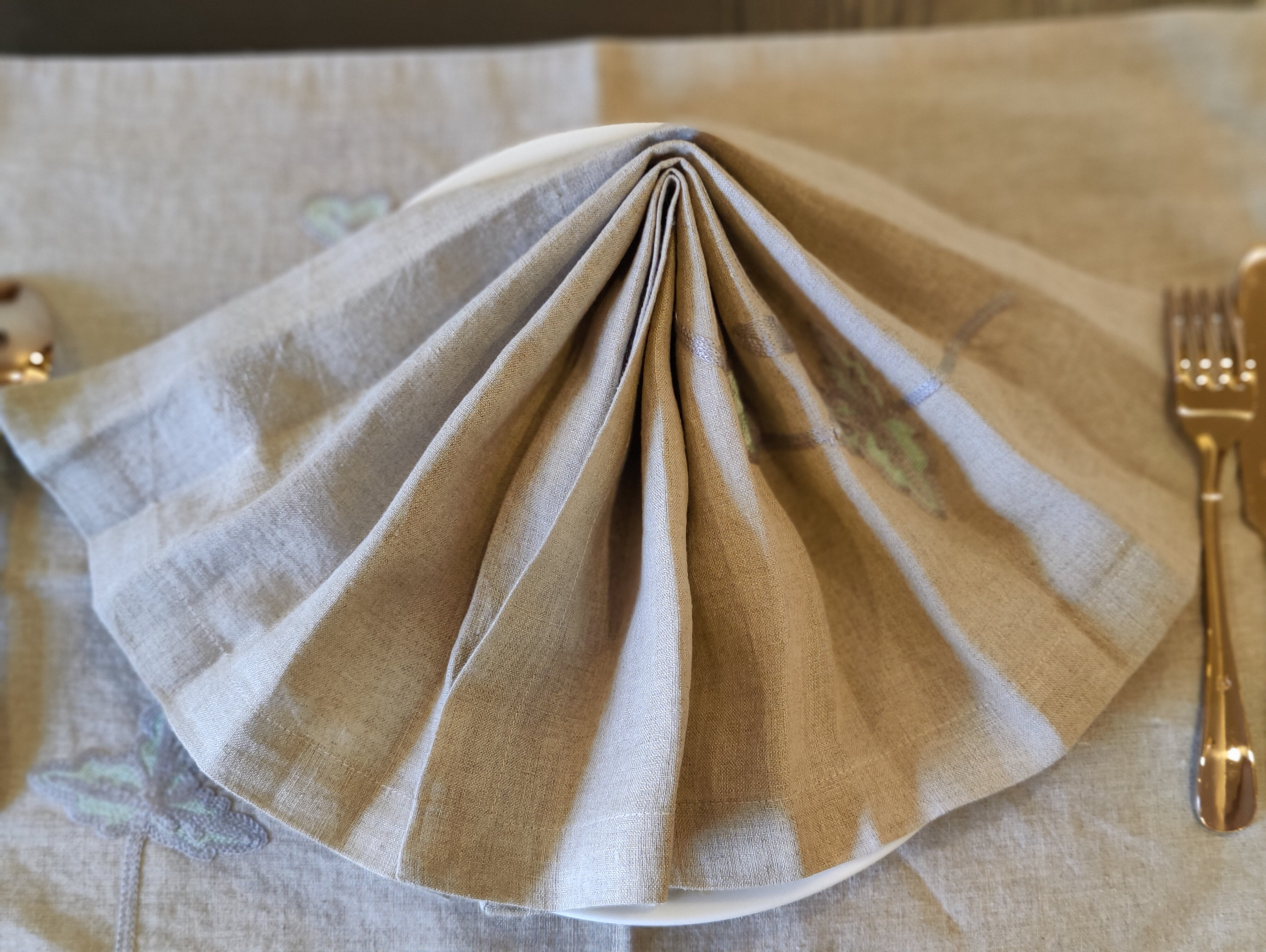 Natural Linen Dining Set – Runner, Napkins & Placemats
